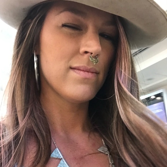 Meet your Posher, Elsa - Picture 4 of 6